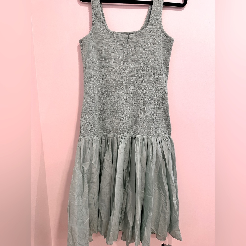 ✨ NWT Hutch Green Smocked Drop-Waist Midi Dress ✨ - Picture 4 of 11